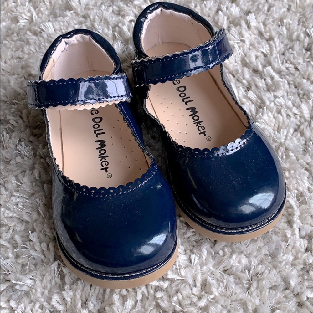 Little Girls Shoes. Size 9.